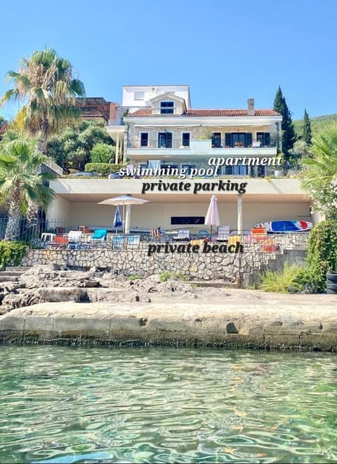 Property building, Balcony/Terrace, Beach, Swimming pool, Parking