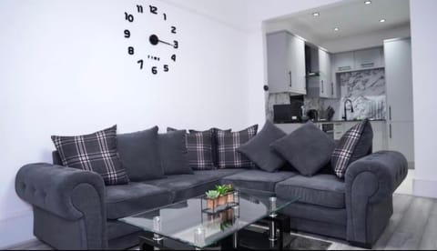 Newly refurbished 2 bed ! Apartment in Glasgow