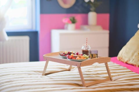 Popart Insolite Jacuzzi,Sauna & SPA Parking free Apartment in Mulhouse