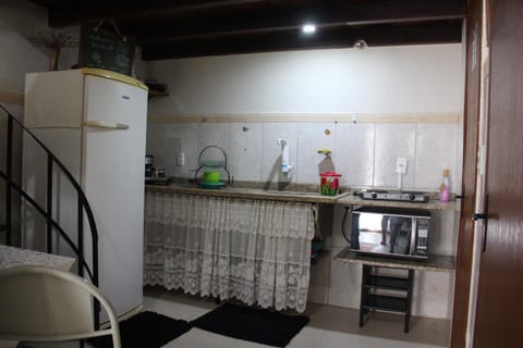 Kitchen or kitchenette, Dining area, oven, stove