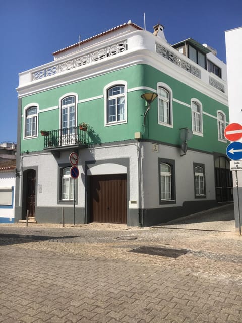 Property building, Facade/entrance, Day, Street view, Location