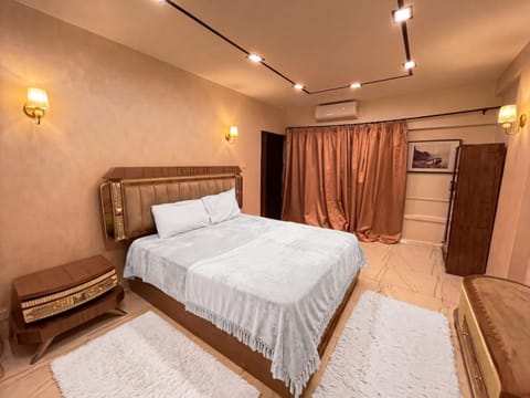 Bed, Kitchen or kitchenette, Photo of the whole room, Bedroom, wardrobe