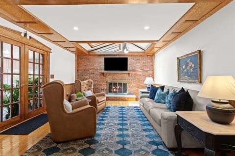 Grandma's Fun 5BR House - Heated Indoor Pool House in Sterling Heights