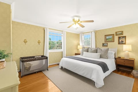 Grandma's Fun 5BR House - Heated Indoor Pool House in Sterling Heights