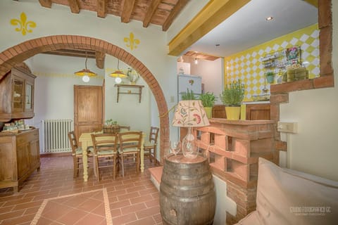 Kitchen or kitchenette, Living room, Photo of the whole room, Decorative detail, Dining area, On site