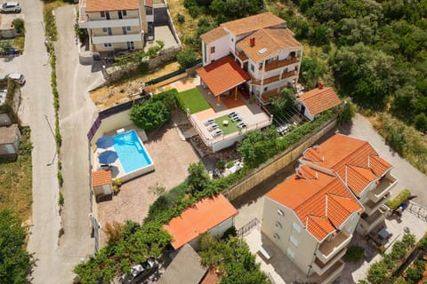 Property building, Day, Bird's eye view, Pool view, Street view, Swimming pool, Parking