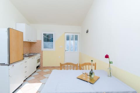 Seating area, kitchen