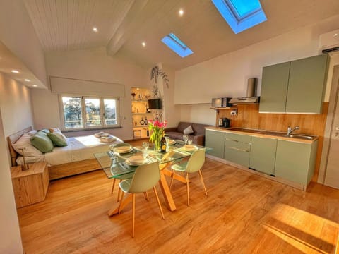 Bed, Kitchen or kitchenette, Living room, Seating area, Dining area, stove