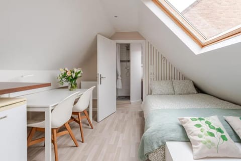 Photo of the whole room, Seating area, Dining area