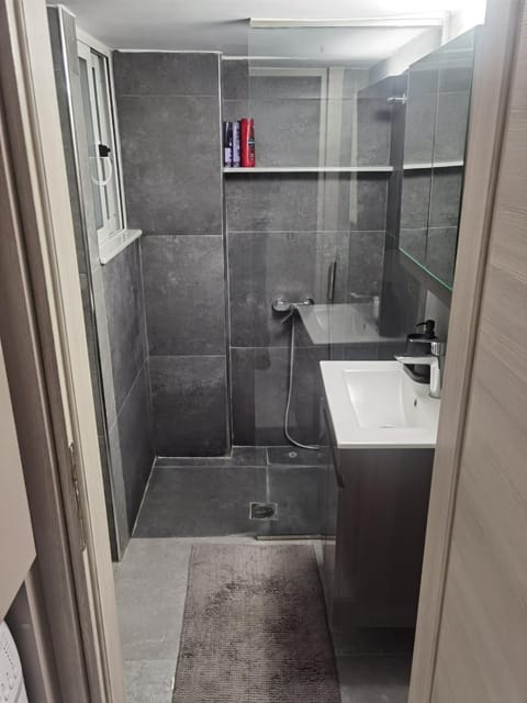 70m 2BR bright luxury apt Apartment in Kallithea