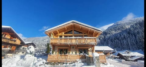 Property building, Day, Natural landscape, Winter, Mountain view
