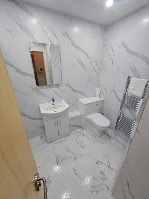 2 bed Renfield st City Center Apartment in Glasgow