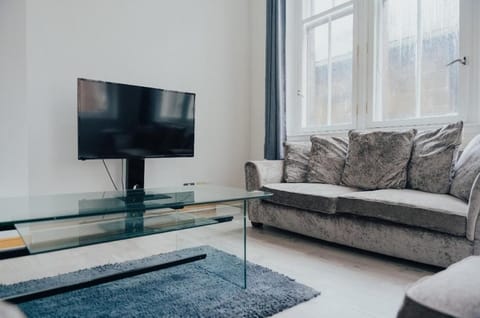 2 bed Renfield st City Center Apartment in Glasgow