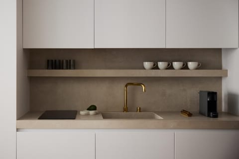 Coffee/tea facilities, Kitchen or kitchenette, stove