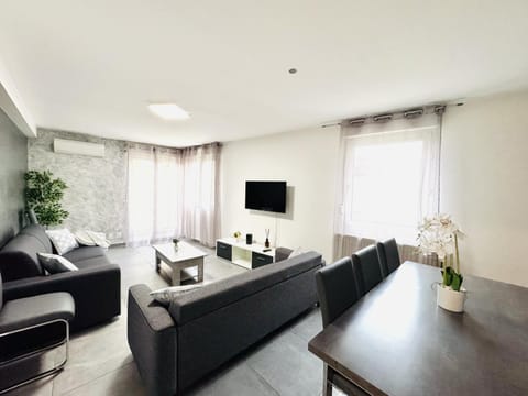 TV and multimedia, Living room, Seating area