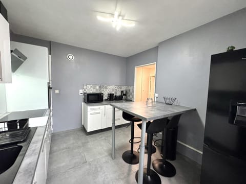 Kitchen or kitchenette, Dining area, dishwasher, oven, stove