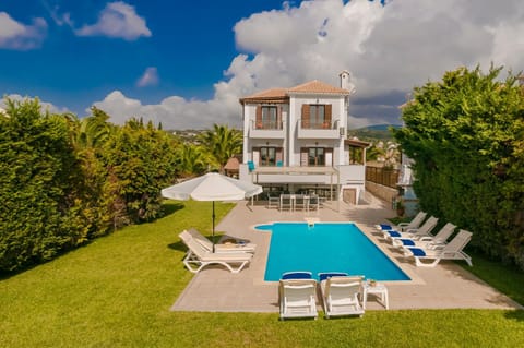 Property building, Garden, Pool view, Swimming pool, sunbed