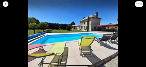 Property building, Communal lounge/ TV room, Pool view, Swimming pool, sunbed