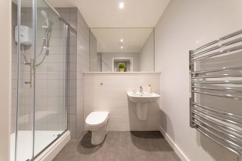 Convenient 2 Bed Apartment in Waterloo Liverpool Apartment in England