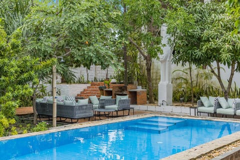 Seating area, Swimming pool, sunbed