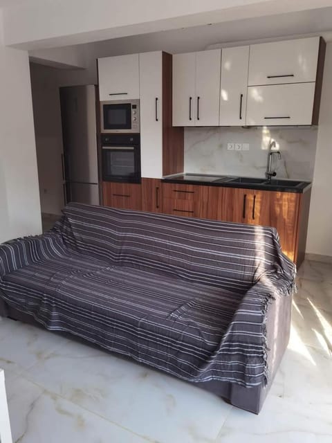 Kitchen or kitchenette, microwave, oven, stove