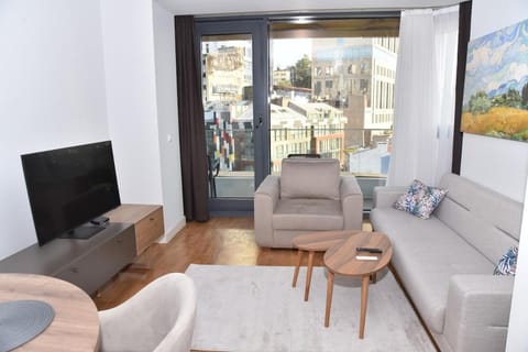 Communal lounge/ TV room, Balcony/Terrace, Living room