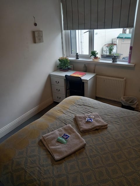 Bed, Seating area, Bedroom, towels