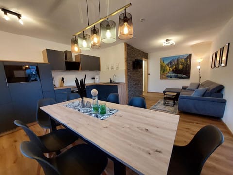 TV and multimedia, Kitchen or kitchenette, Living room, Seating area, Dining area