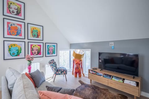 Beautiful Central Apt With Parking Apartment in Cambridge