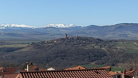 Nearby landmark, Natural landscape, Mountain view