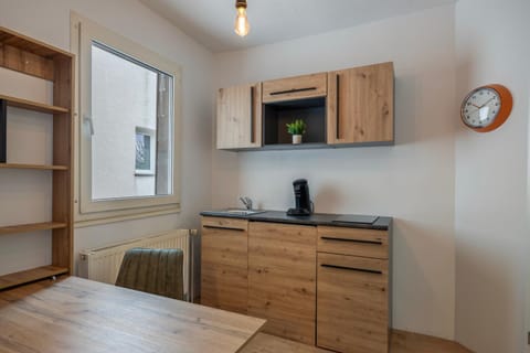 Deine Bude - 4 Doppelzimmer, 2 Bäder, Küche Apartment in Cologne