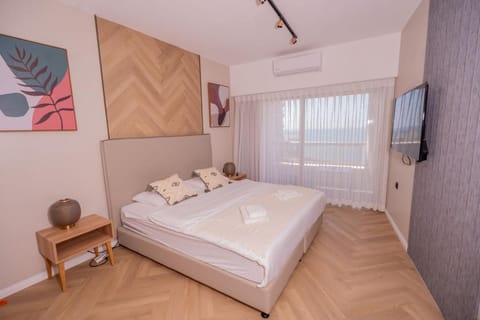Bed, TV and multimedia, Bedroom, air conditioner