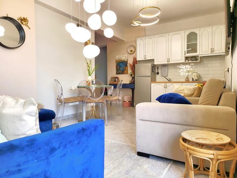 Kitchen or kitchenette, Living room, Seating area, Dining area, stove