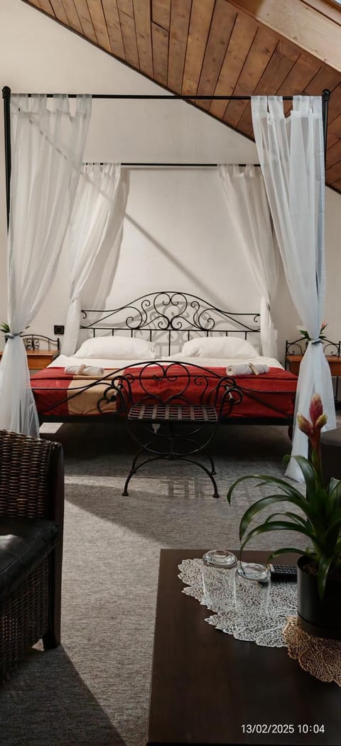 Bed, Living room, Photo of the whole room, Bedroom
