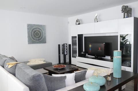 Communal lounge/ TV room, Living room
