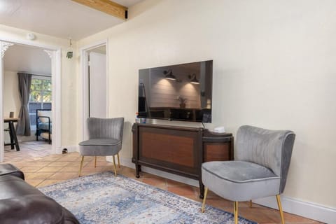 Historic Carriage House Downtown 2 bedroom 1 bath House in Ocala