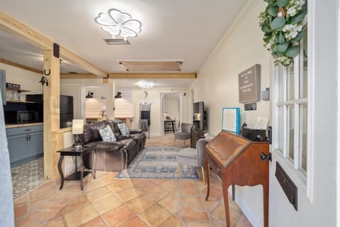 Historic Carriage House Downtown 2 bedroom 1 bath House in Ocala