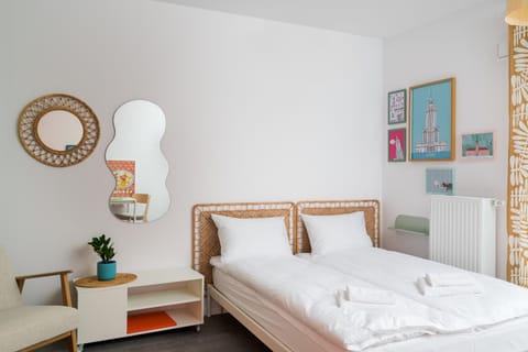 Bed, Photo of the whole room, Bedroom, towels