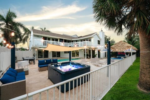 Beachfront Oasis w Htd Pool Cinema Game-Room Tiki Villa in Pompano Beach