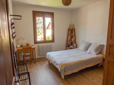 Photo of the whole room, Bedroom