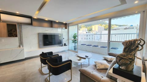 Luxúria in Copacabana Apartment in Rio de Janeiro