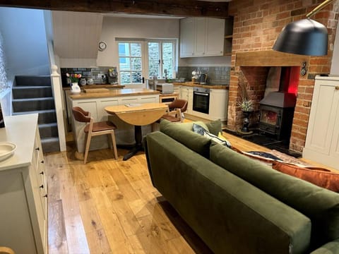 The Cottage, Upper Linney, Ludlow House in Ludlow