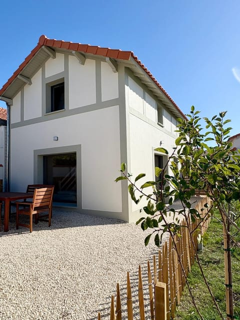 Property building, Garden, Balcony/Terrace, Balcony/Terrace, Garden view