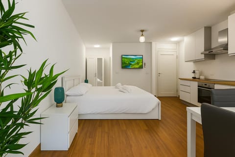 Bed, Kitchen or kitchenette, Photo of the whole room, Bedroom