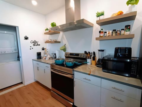 Coffee/tea facilities, Kitchen or kitchenette