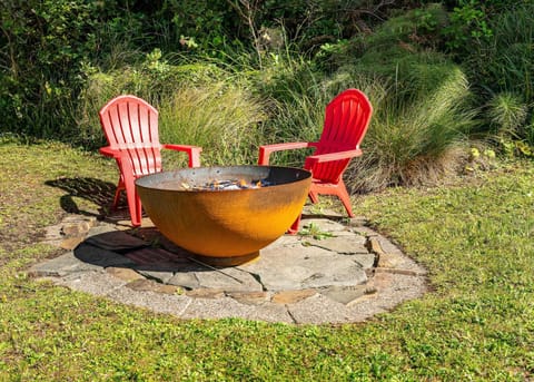 Coastal Retreat with Ocean Views and Hot Tub House in Newport