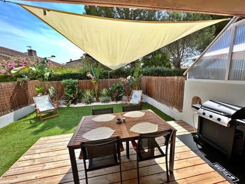 Patio, BBQ facilities, Garden, Living room, Dining area, Garden view
