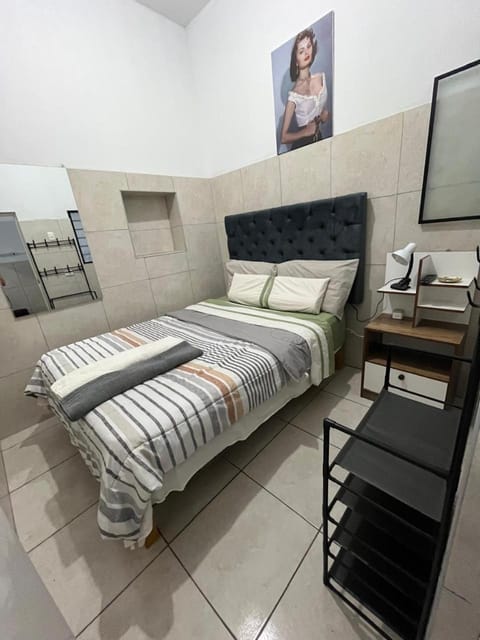 Bed, Decorative detail, Bedroom, towels