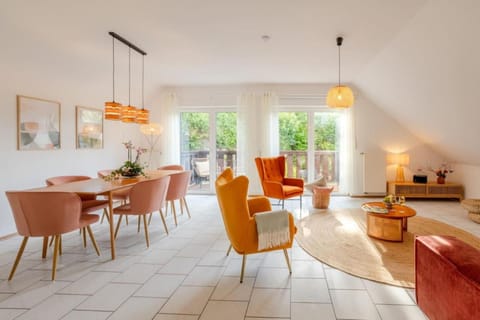 Living room, Seating area, Dining area