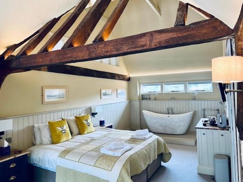 Dingle Marsh Barns Hotel in Dunwich